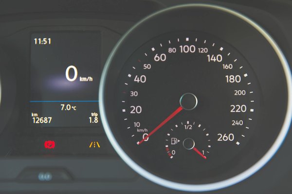 Comment optimiser la consommation de carburant d'une voiture de course ?